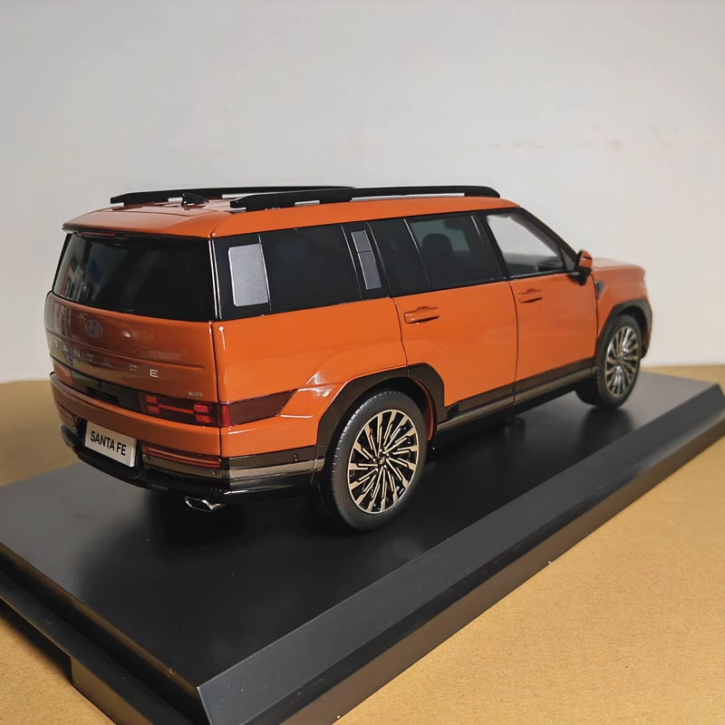 Original Factory 1:18 Hyundai Santa FE 5th Gen  Alloy SUV Car Model for gifts, collection