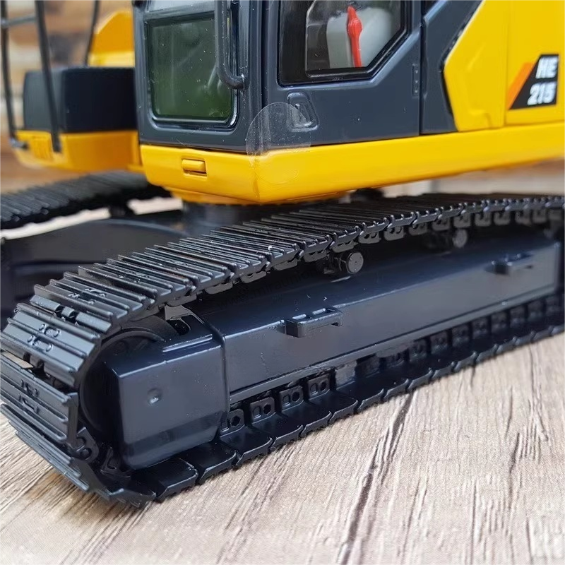 High quality Authentic 1:35 Howo HE215 Diecast excavator model for gifts