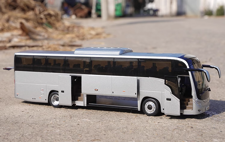 1:42 Yutong T12E Overseas Edition Alloy Tourist Bus Model