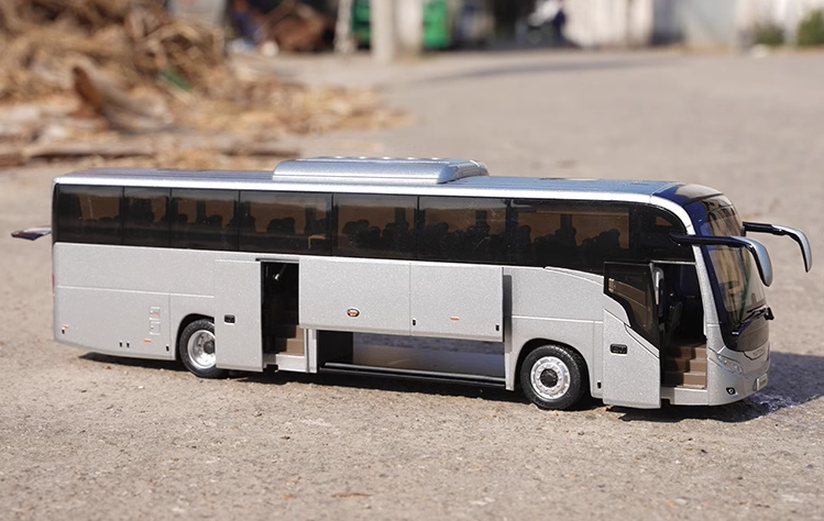 1:42 Yutong T12E Overseas Edition Alloy Tourist Bus Model