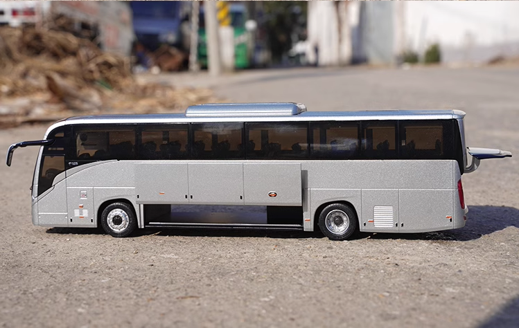 1:42 Yutong T12E Overseas Edition Alloy Tourist Bus Model