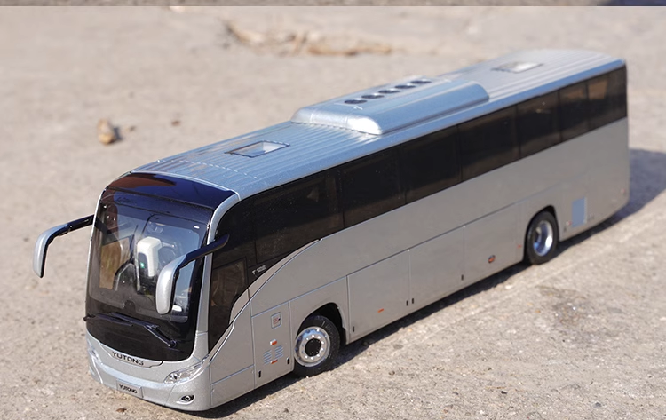 1:42 Yutong T12E Overseas Edition Alloy Tourist Bus Model