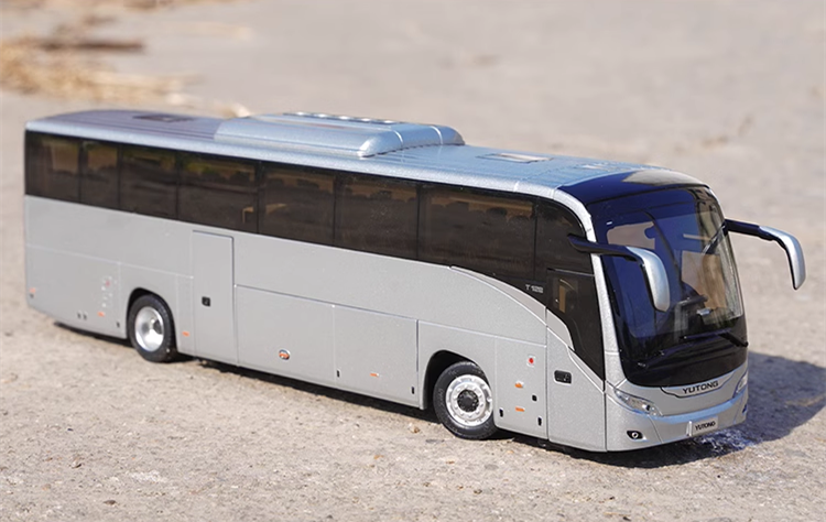 1:42 Yutong T12E Overseas Edition Alloy Tourist Bus Model