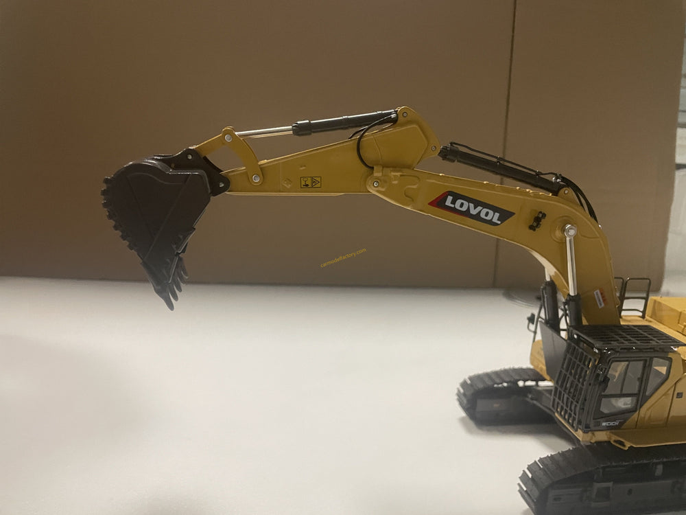 High quality collectiable 1:43 LOVOL FR700F Large diecast excavator model Truck for gift