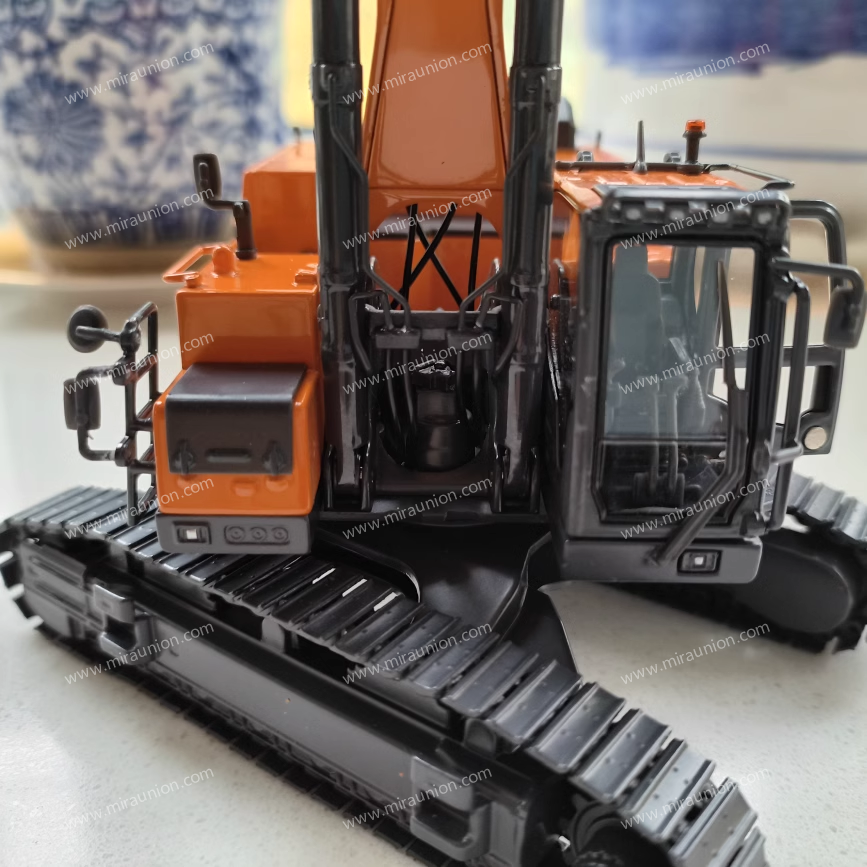 1:50 Scale Develon DX680HD Diecast Crawler Excavator model, New Doosan DX680hd  scale digger model