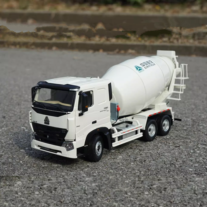 Authentic 1:24 Sinotruk HOWO A7 diecast concrete mixer truck models metal cement agitating lorry model for gift