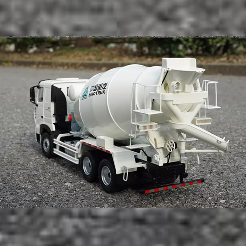 Authentic 1:24 Sinotruk HOWO A7 diecast concrete mixer truck models metal cement agitating lorry model for gift