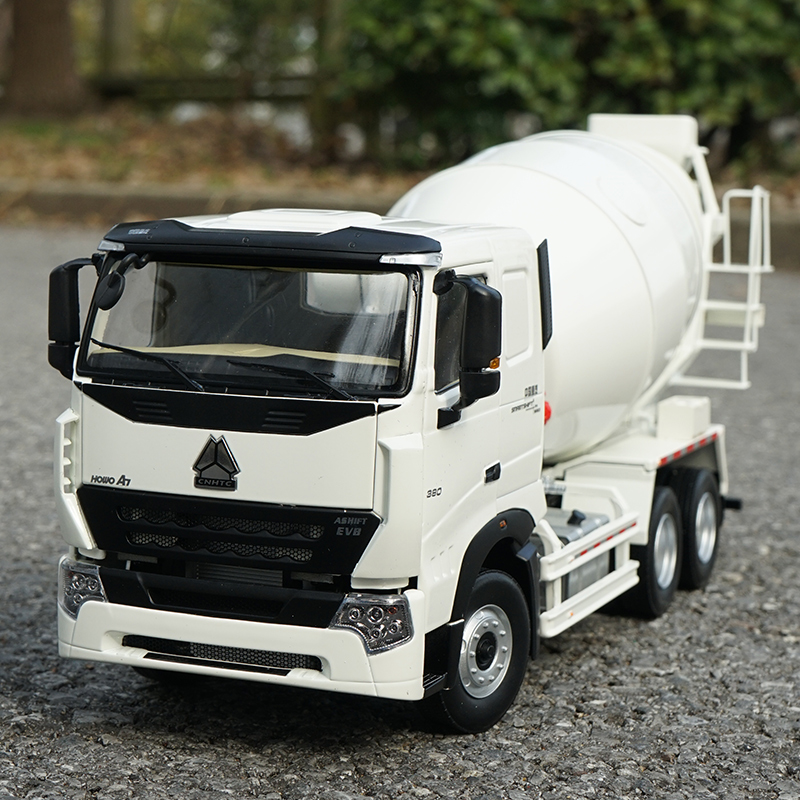 Authentic 1:24 Sinotruk HOWO A7 diecast concrete mixer truck models metal cement agitating lorry model for gift