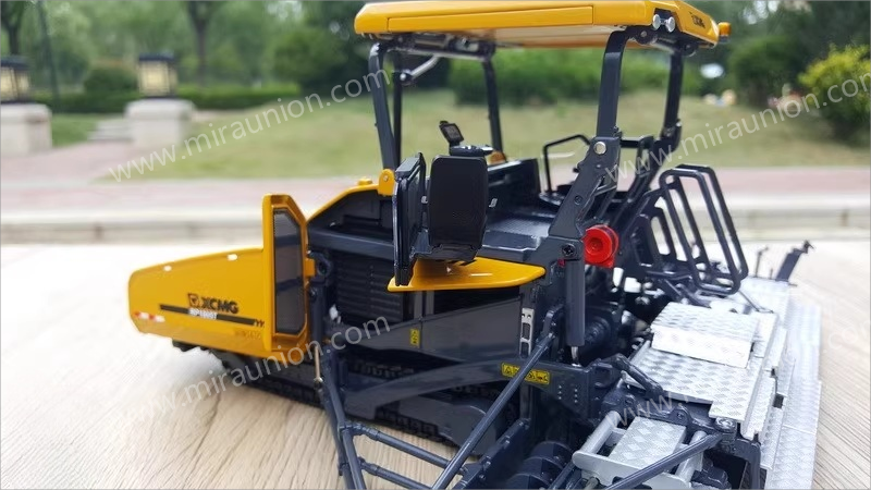 Original factory 1:35 XCMG RP1005T diecast paver model alloy engineering machinery model for gift, toys