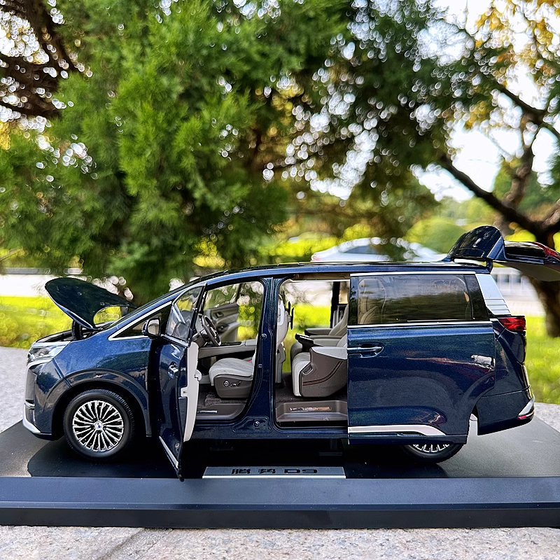 High quality collectible 1/18 Scale BYD Denza D9 MPV diecast car model for gift