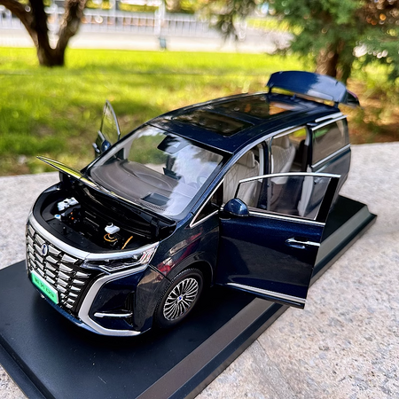 High quality collectible 1/18 Scale BYD Denza D9 MPV diecast car model for gift