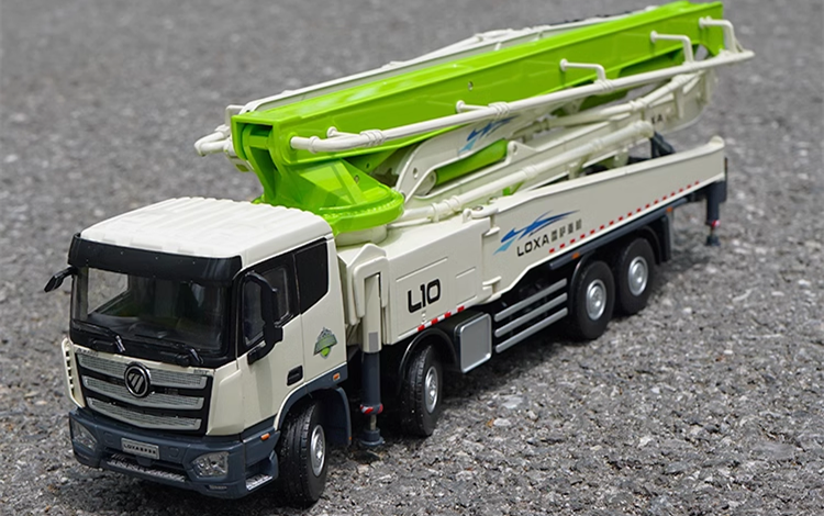 Collectible 1:35 Foton LOXA EST L10 Alloy Pump Truck Model with movable axles, tiltable hood, and extendable legs!