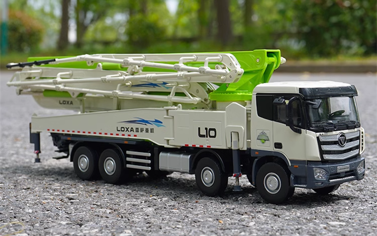 Collectible 1:35 Foton LOXA EST L10 Alloy Pump Truck Model with movable axles, tiltable hood, and extendable legs!