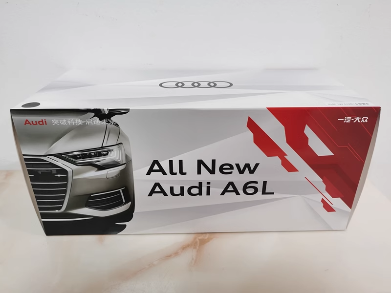 High-Fidelity 2020 Audi A4L 1:18 Diecast Car Model for Collectors