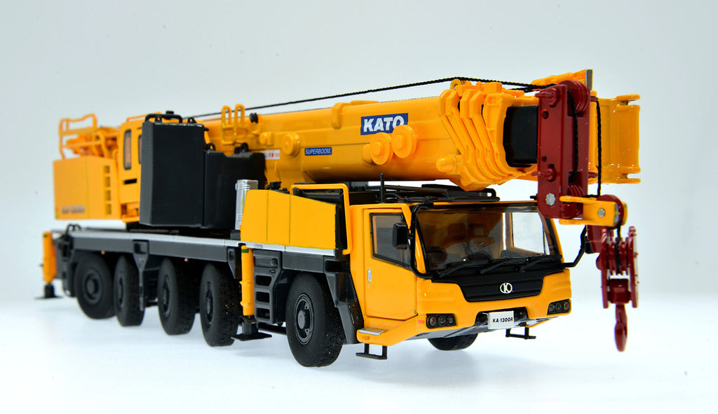 diecast scale 1:50 KATO KA-1300R Mobile crane model with small