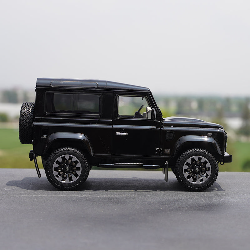 1:18 LCD Land Rover Defender 90 Works V8 70th Edition diecast