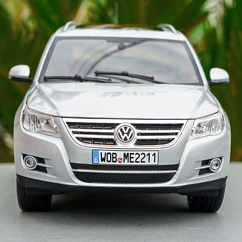 1/18 Dealer Edition Volkswagen VW Tiguan (Silver) 2nd Generation  (2016–present) Diecast Car Model 